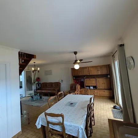 Maison De 400 M De La Et Du Port De Dom wakacyjny