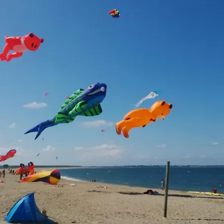 Dom wakacyjny Maison De 400 M De La Et Du Port De *