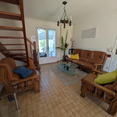 Maison De 400 M De La Et Du Port De *