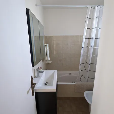 Vakantiehuis Maison De 400 M De La Et Du Port De *