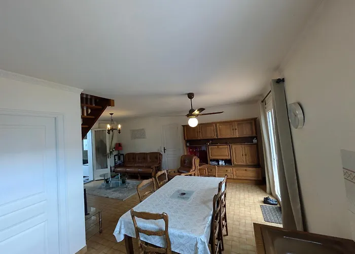 Maison De 400 M De La Et Du Port De Nyaraló